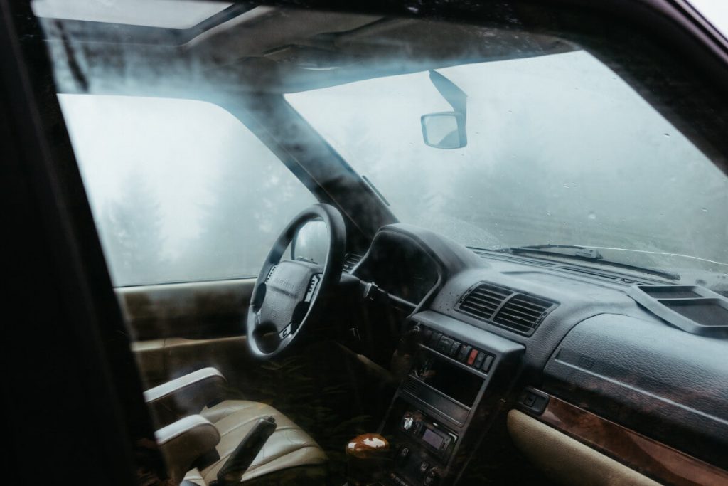 ¿Qué es el salpicadero del coche?