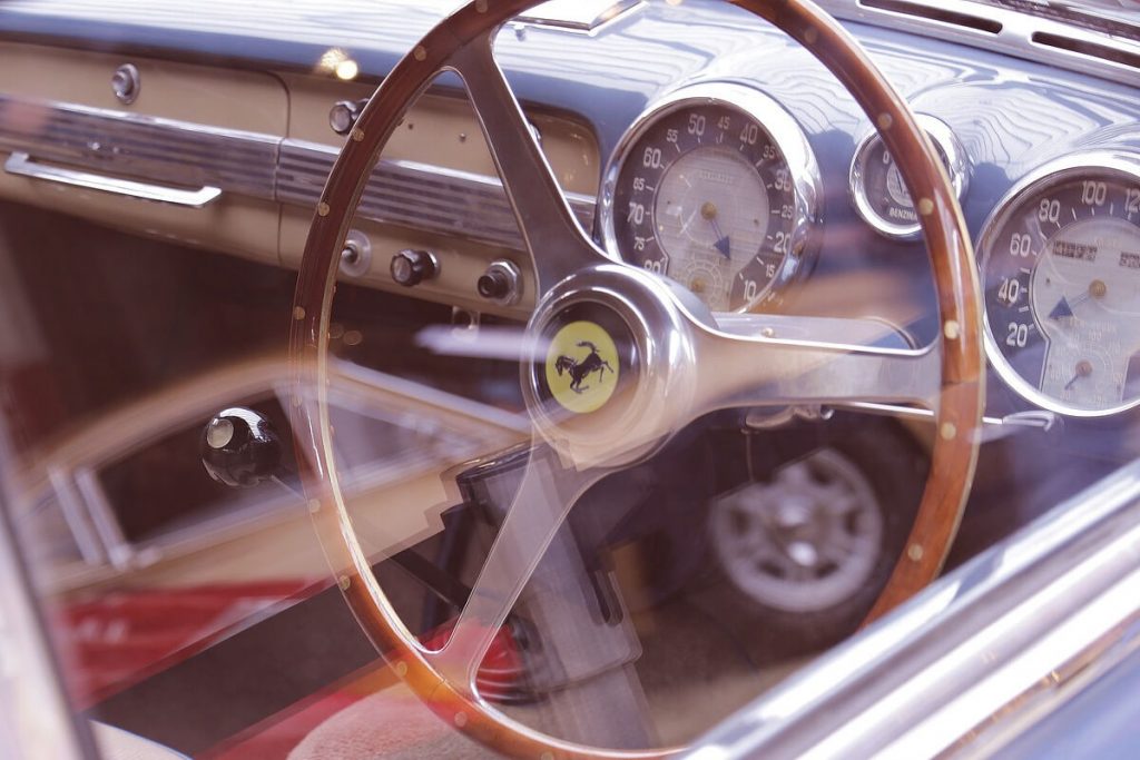 ¿Qué hacer para vender coches con cargas Madrid?