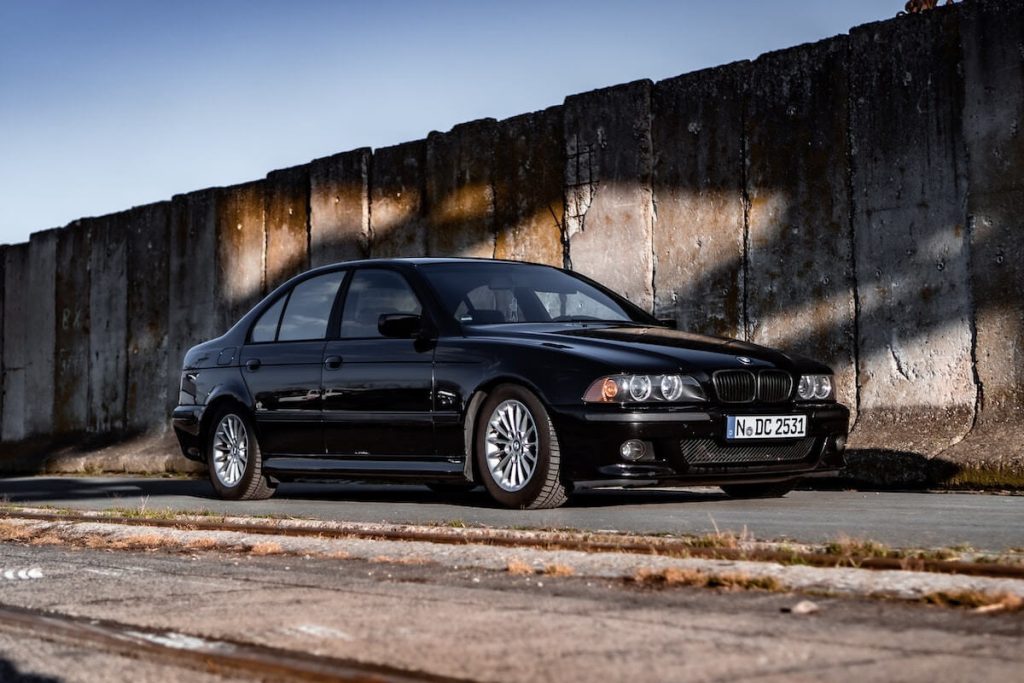 Un coche compacto es un vehículo de dos volúmenes o espacios