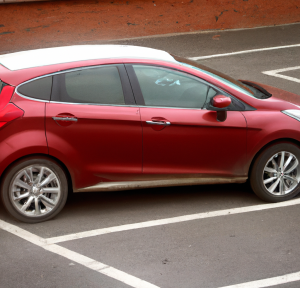 Cinco propuestas variadas de coches para personas mayores